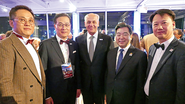 왼쪽부터 김현종 국제이사, 박영국 FDI 상임이사, 제랄드 씨버거 FDI 차기회장, 김철수 협회장, 나승목 부회장.